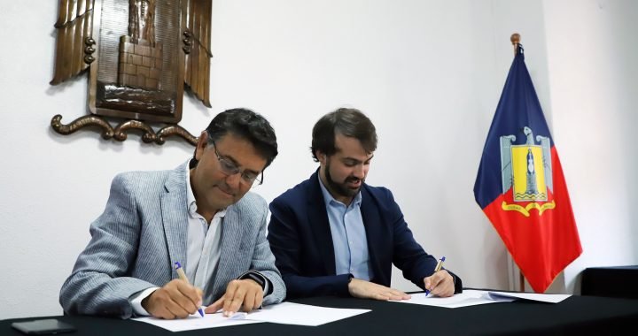 Valparaíso avanza otro paso para la reposición del CESFAM Las Cañas tras firmar la compraventa del terreno donde será construido el Centro de Salud