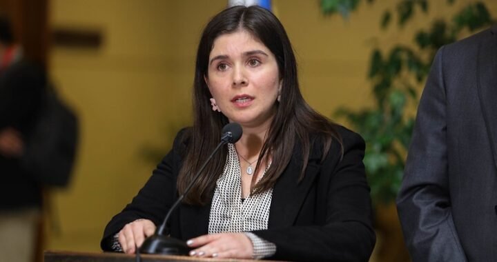 Diputada Chiara Barchiesi defiende desalojo en planta desaladora de Quintero