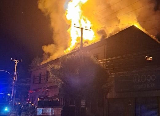 Incendio Devastador Arrasa con Locales Comerciales en Limache