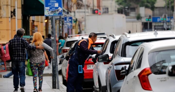 Valparaíso Moderniza Estacionamientos y Aumenta Seguridad con Ingresos de Parquímetros