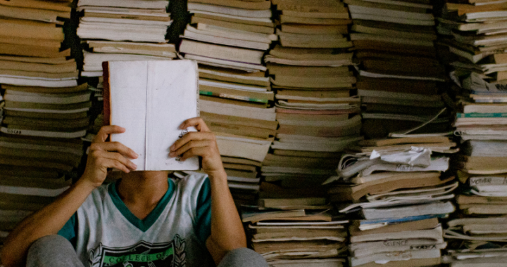 ¡Sumérjase en una Marea de Palabras! Celebre el Día Mundial del Libro y del Derecho de Autor