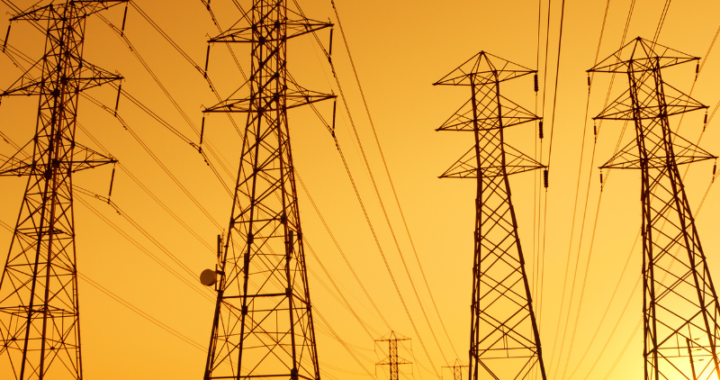 Gobierno Anuncia Ambiciosa Medida para Aliviar el Impacto del Alza Eléctrica