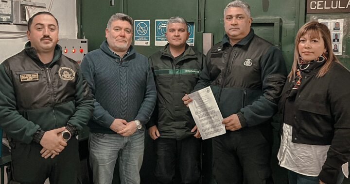 Diputado Venegas se compromete con gendarmes de Los Andes para mejorar condiciones laborales