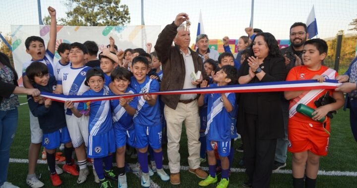 Municipio de Villa Alemana inaugura nueva cancha para el Club Iván Mayo