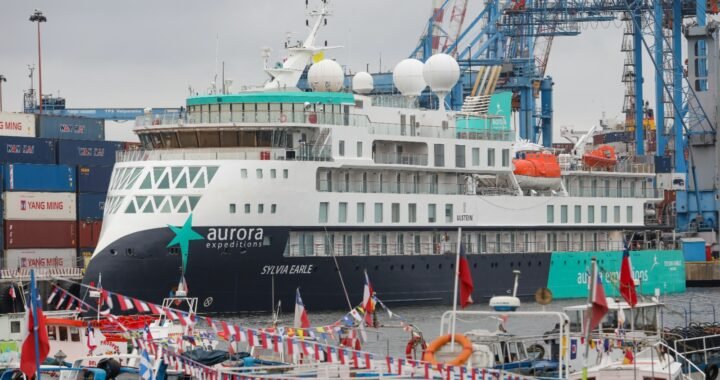 Nave de lujo abre temporada de cruceros en Valparaíso