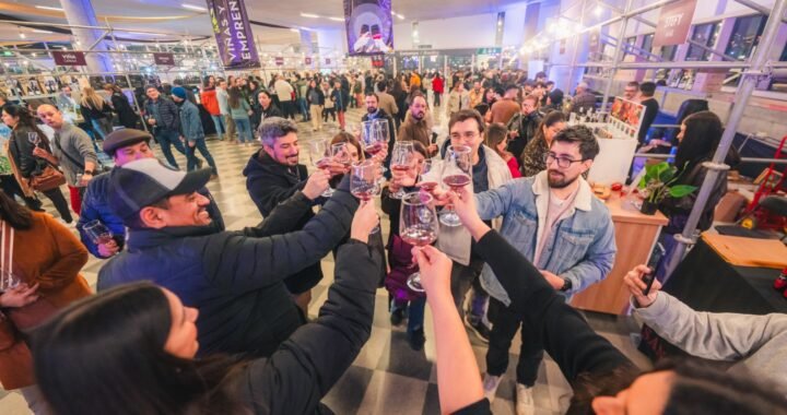 ExpoVino Invierno 2025 desata fiesta masiva y conquista Valparaíso con vino, música y comunidad