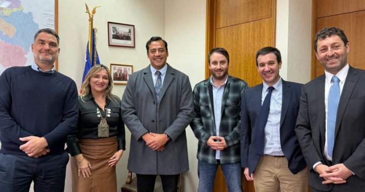 Hotuiti Teao oficializa su candidatura a la reelección parlamentaria con respaldo de la UDI