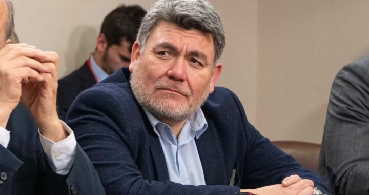 “Un golpe al bolsillo”: Diputado Nelson Venegas exige frenar alza de Esval en cuentas de agua