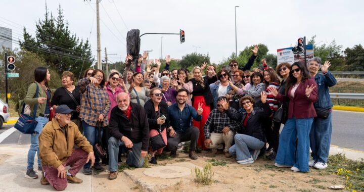 Quilpué moderniza su tránsito: nuevos semáforos inteligentes transforman la seguridad vial en Los Pinos