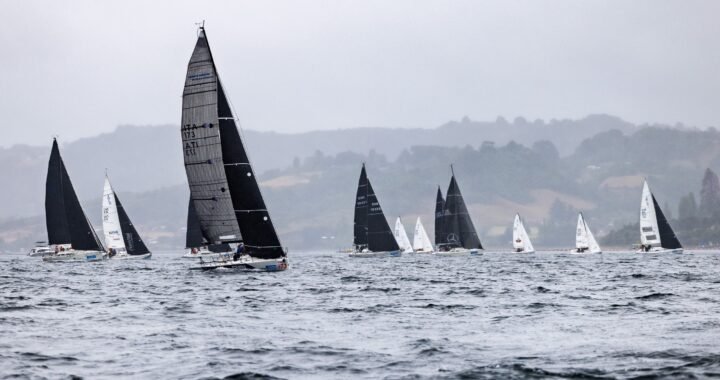 La lluvia no detuvo la emoción de la segunda etapa de la Regata Aramco Chiloé Bicentenario