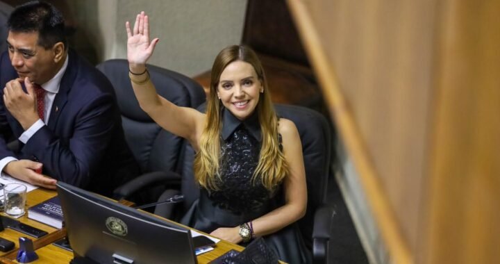 Camila Flores asume liderazgo en Transportes y exige medidas para regiones