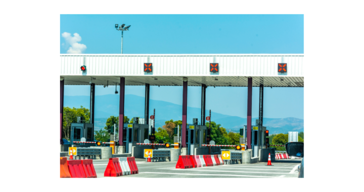 Cajera de peaje denuncia despido tras viralizar video del caos en incendios del Biobío