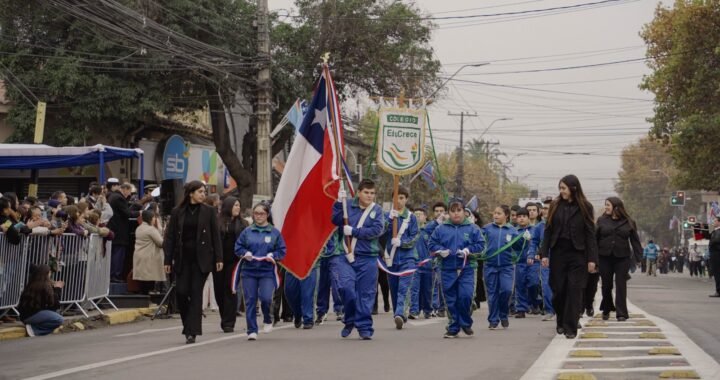 Villa Alemana honra las Glorias Navales con multitudinario desfile escolar