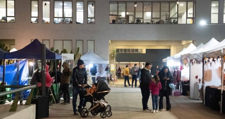 Villa Alemana celebra nueva Atención Nocturna con feria de emprendedores y música en vivo