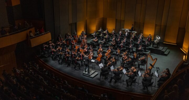 Paolo Bortolameolli y la Sinfónica Juvenil: un viaje hacia el último vals