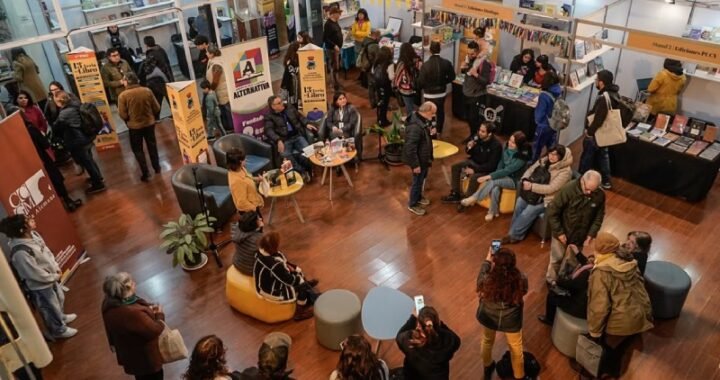 Villa Alemana celebra su 13ª Feria del Libro con una multitudinaria inauguración cultural
